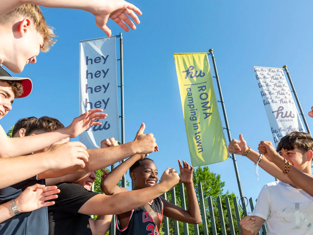 hu-roma-camping-in-town-children-fun