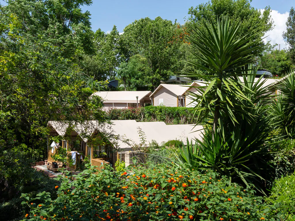 hu-roma-camping-in-town-glamping-view