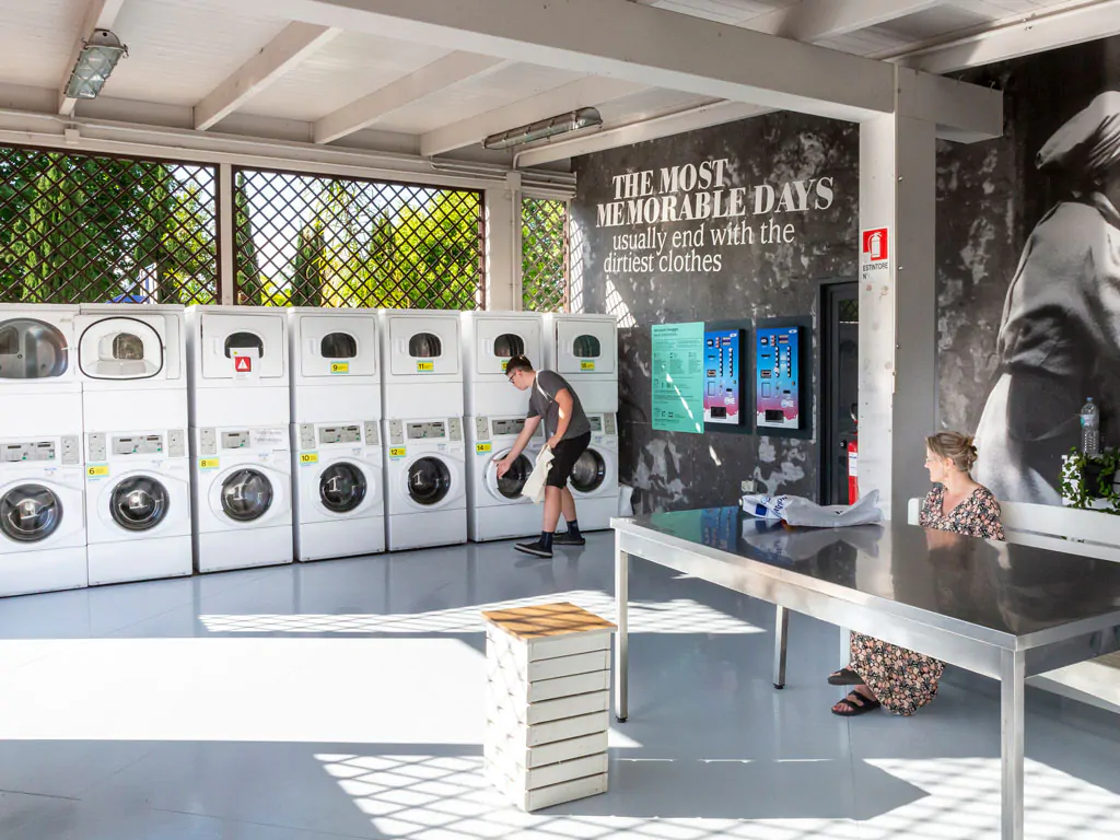 hu-roma-camping-in-town-laundry-room