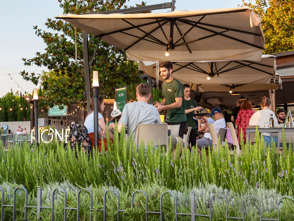 hu-roma-camping-in-town-restaurant-terrace