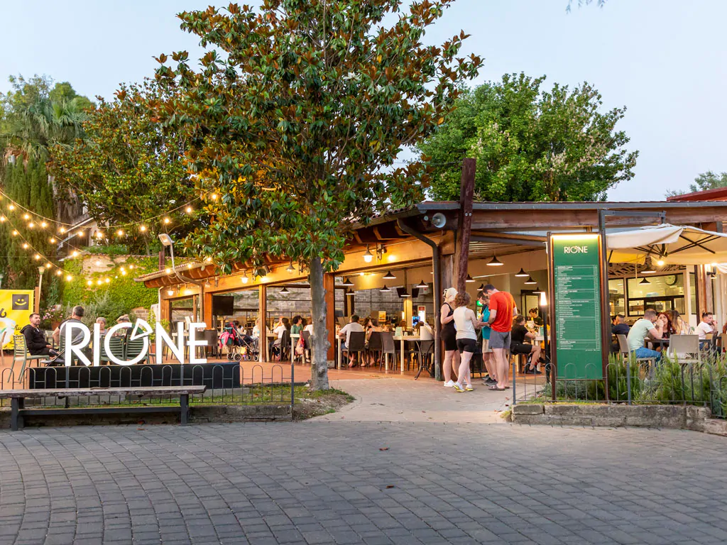 hu-roma-camping-in-town-restaurant