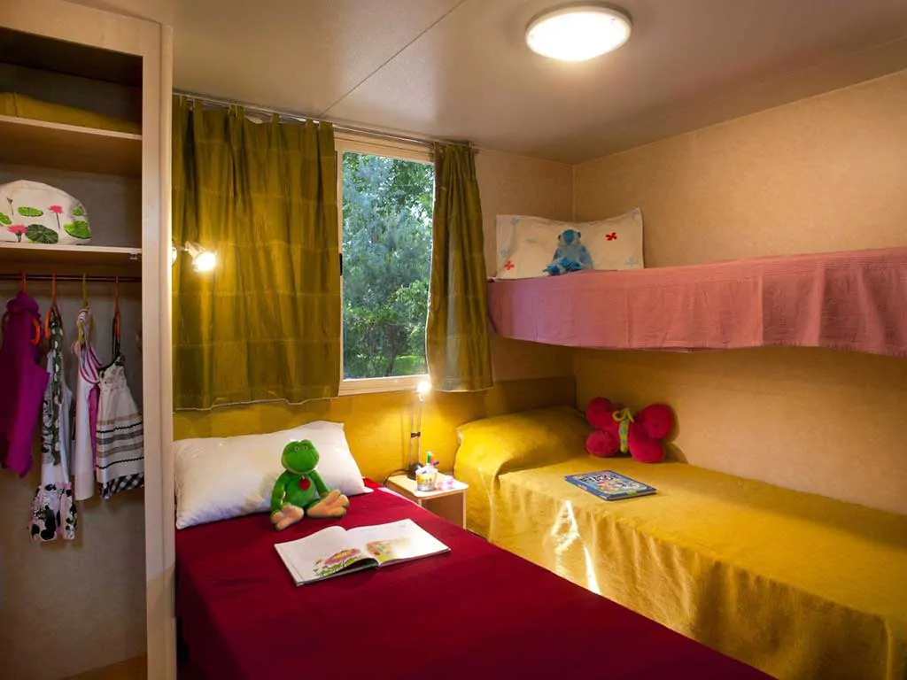 hu-stay-easy-l-mobile-homes-bedroom-i