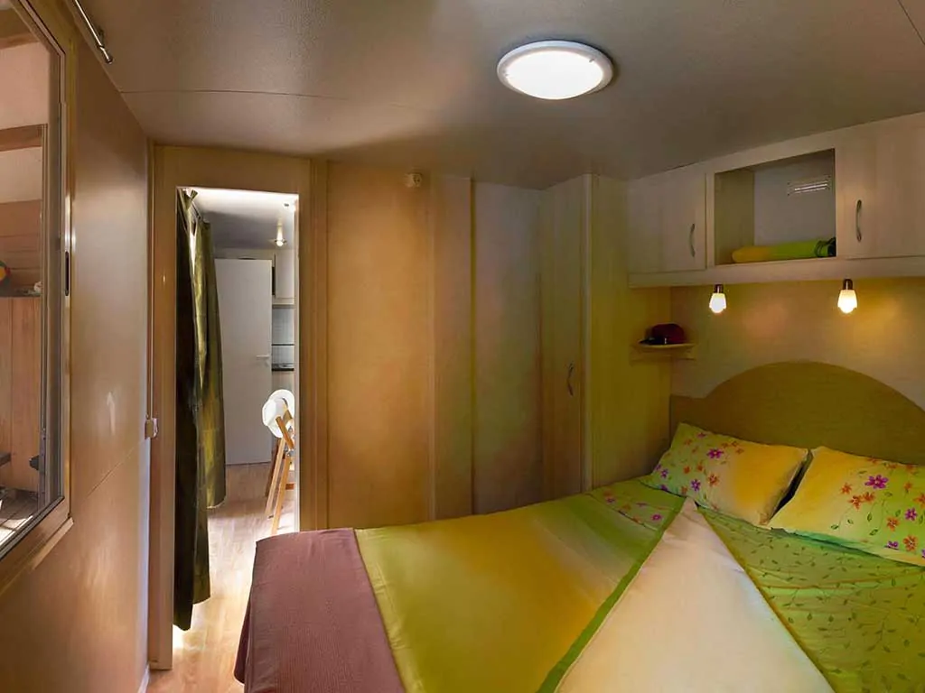 hu-stay-easy-l-mobile-homes-bedroom