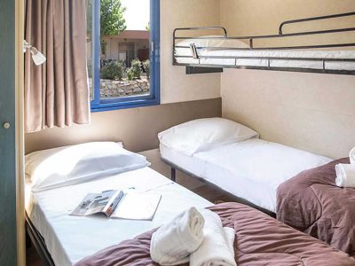 hu-stay-easy-xl-mobile-homes-bedroom-1