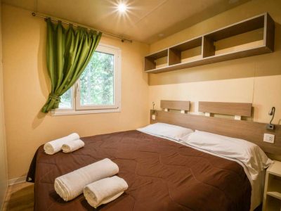 hu-stay-easy-xl-mobile-homes-bedroom