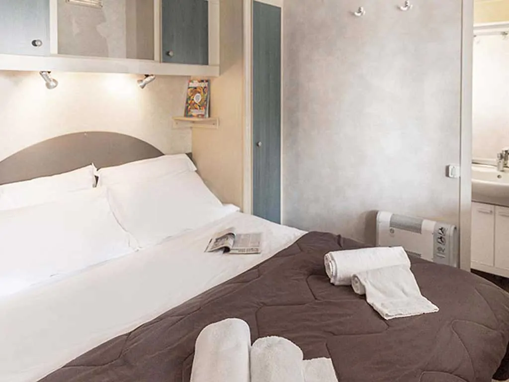 hu-stay-easy-xl-mobile-homes-bedroom-i-1