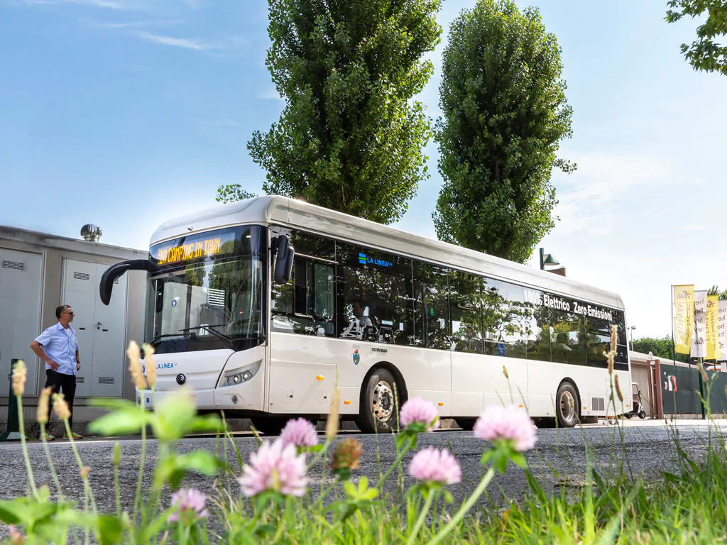 hu-venezia-camping-in-town-bus