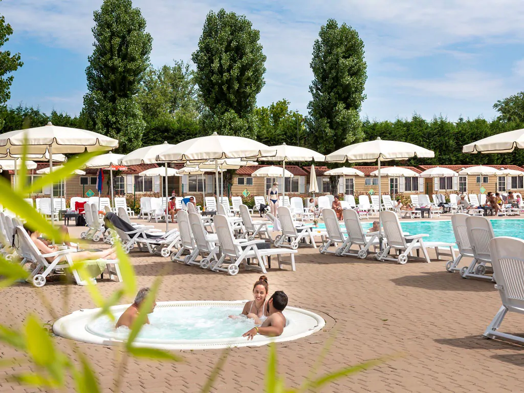 hu-venezia-camping-in-town-pool