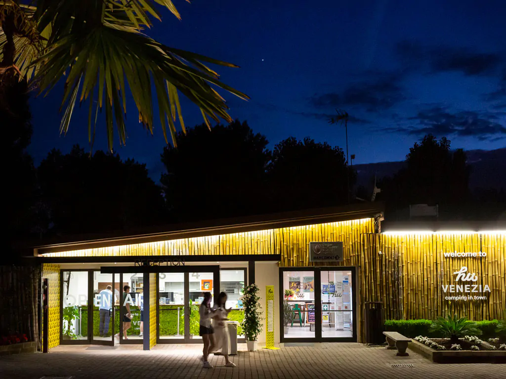 hu-venezia-camping-in-town-reception-view