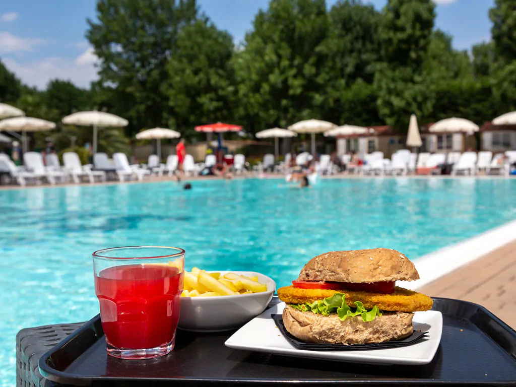 hu-venezia-camping-in-town-swimming-pool-food