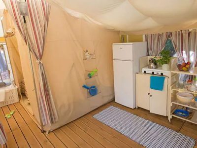bungalow-tent-interior-dining-table-kitchen