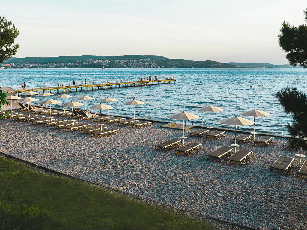 camping-adra-ankaran-beach-view