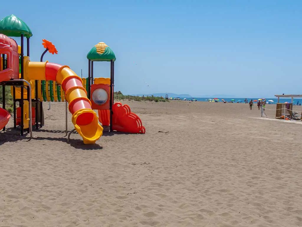 camping-etruria-children-playground-at-the-beach-1024x768