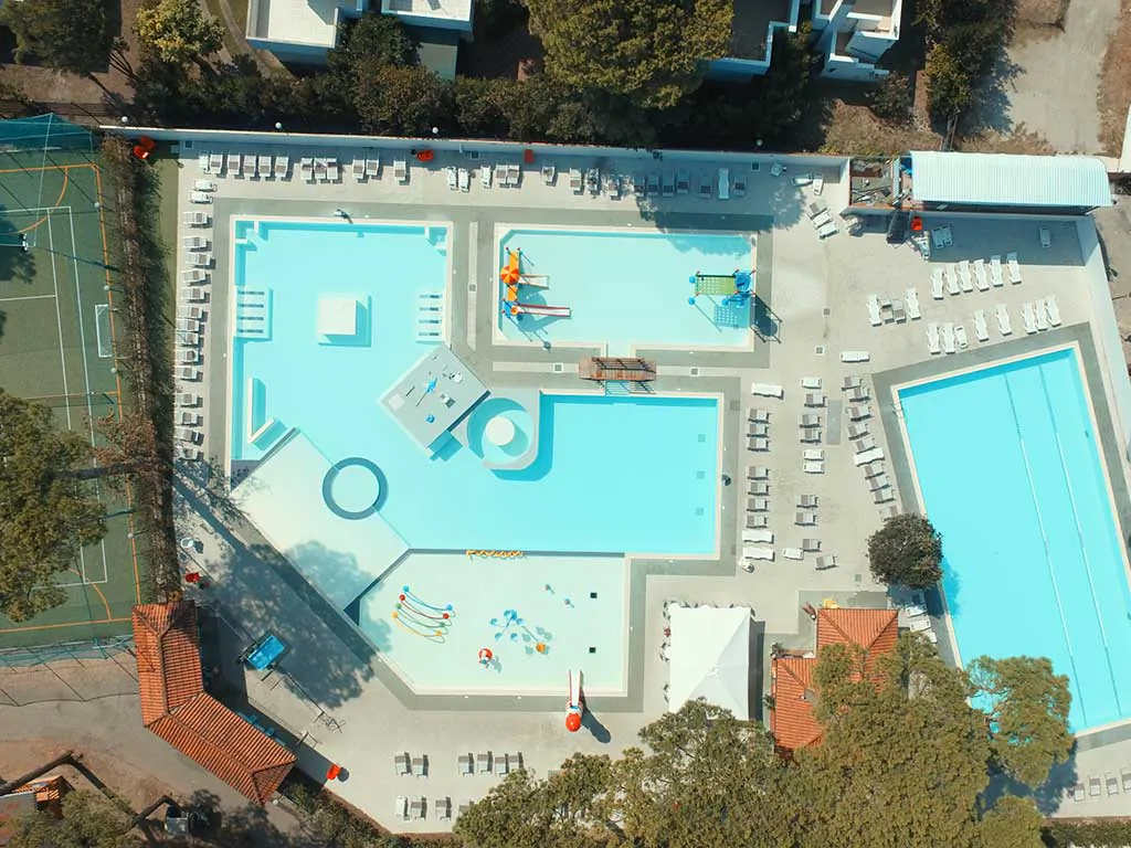 camping-mare-e-pineta-pool-air-view