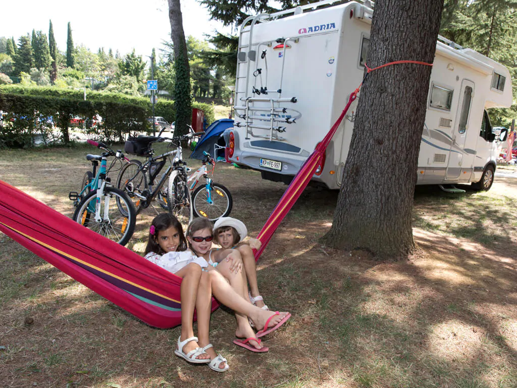 campsite-adria-ankaran-camper-pitch-family-time-kids-playing-i-2