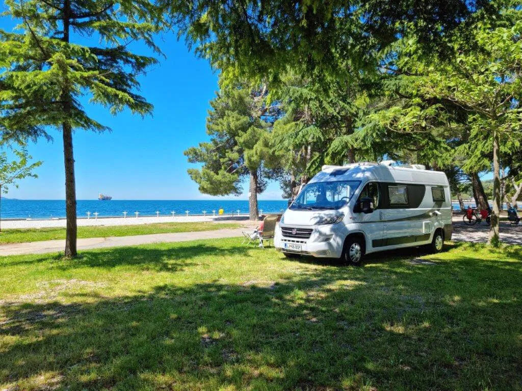 campsite-adria-ankaran-camper-pitch-in-the-nature-by-the-sea-3