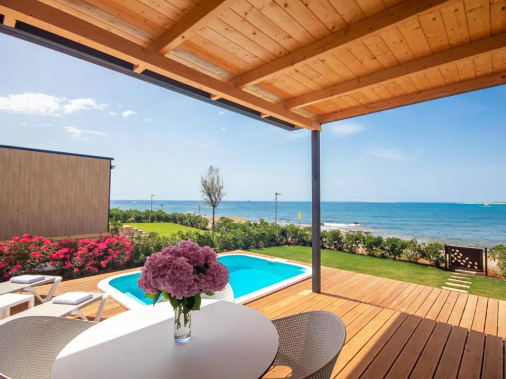 campsite-arena-kazela-deluxe-camping-villa-pool-first-row-terrace-view-1