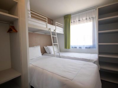 campsite-arena-kazela-deluxe-camping-villa-pool-second-bedroom