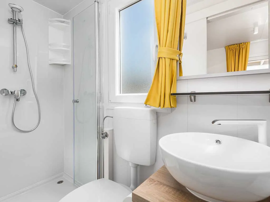 family-mobile-homes-bathroom