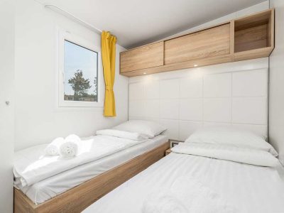 family-mobile-homes-bedroom