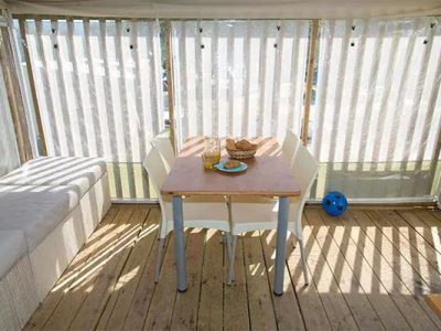 hybridlodge-clever-interior-dining-table