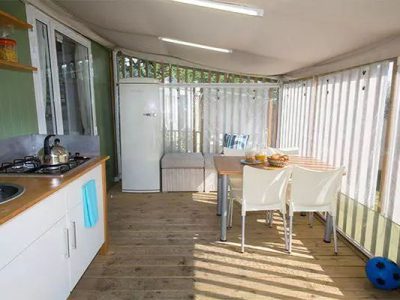hybridlodge-clever-interior-kitchen-dining-table