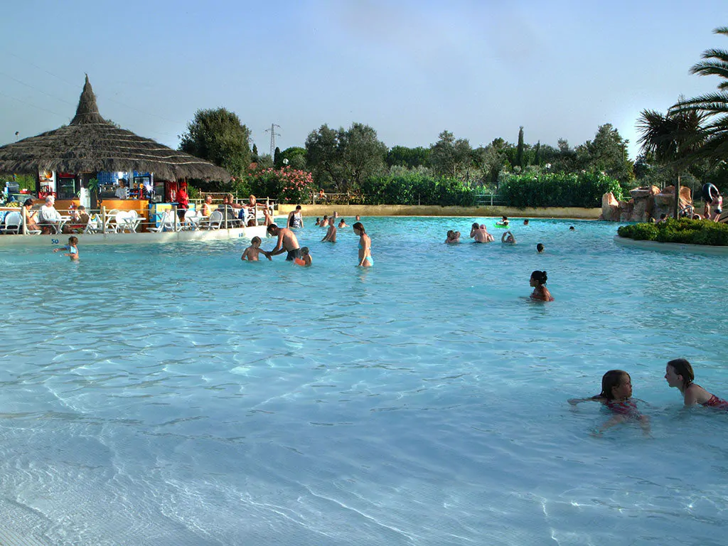 le-capanne-camping-bar-pool-1024x768