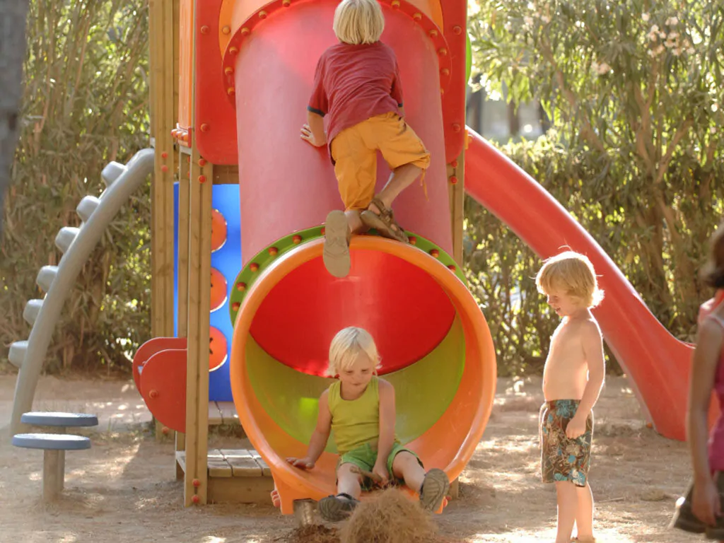 le-capanne-camping-kids-park-playground-1024x768