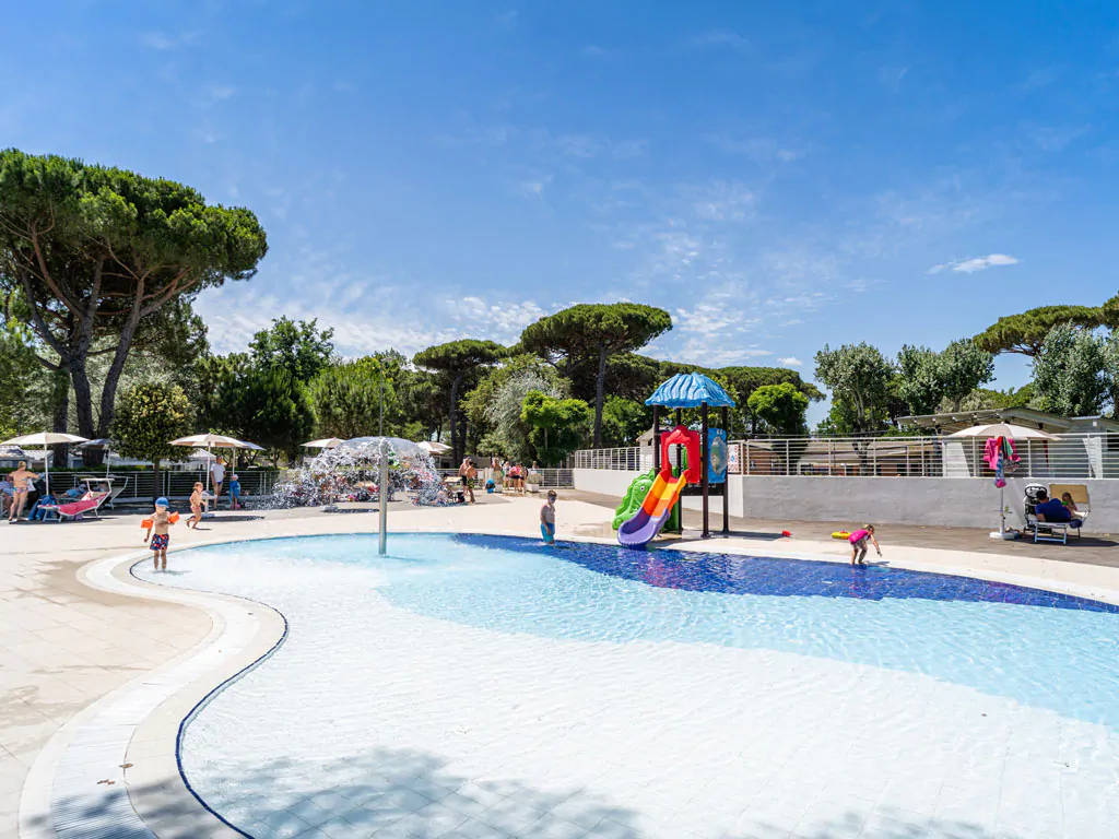 marina-family-resort-pool-kids