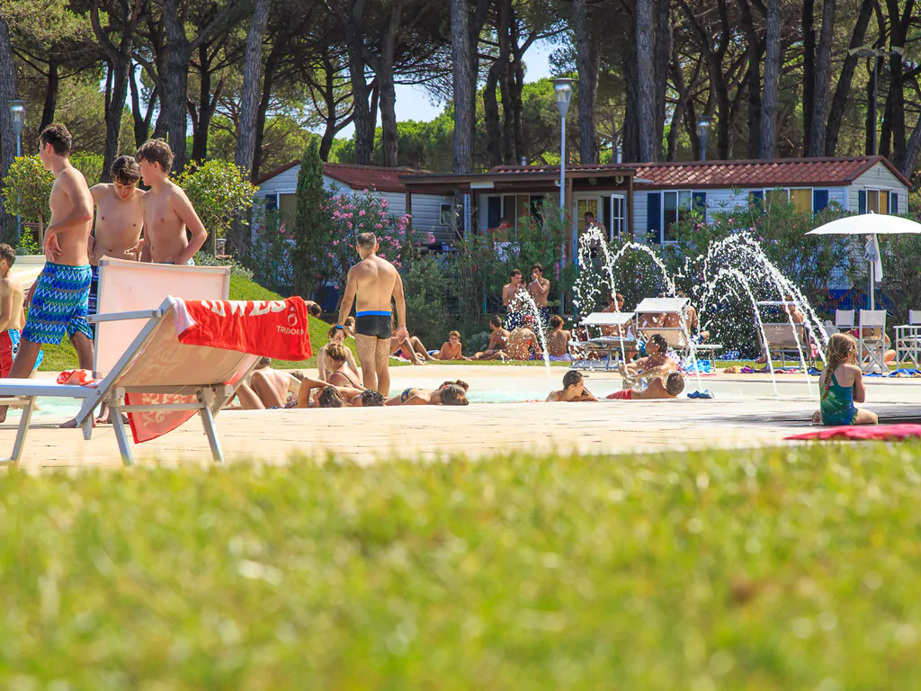 pineta-sul-mare-campsite-pool-activities
