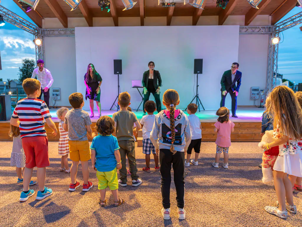 romagna-family-village-concert-stage