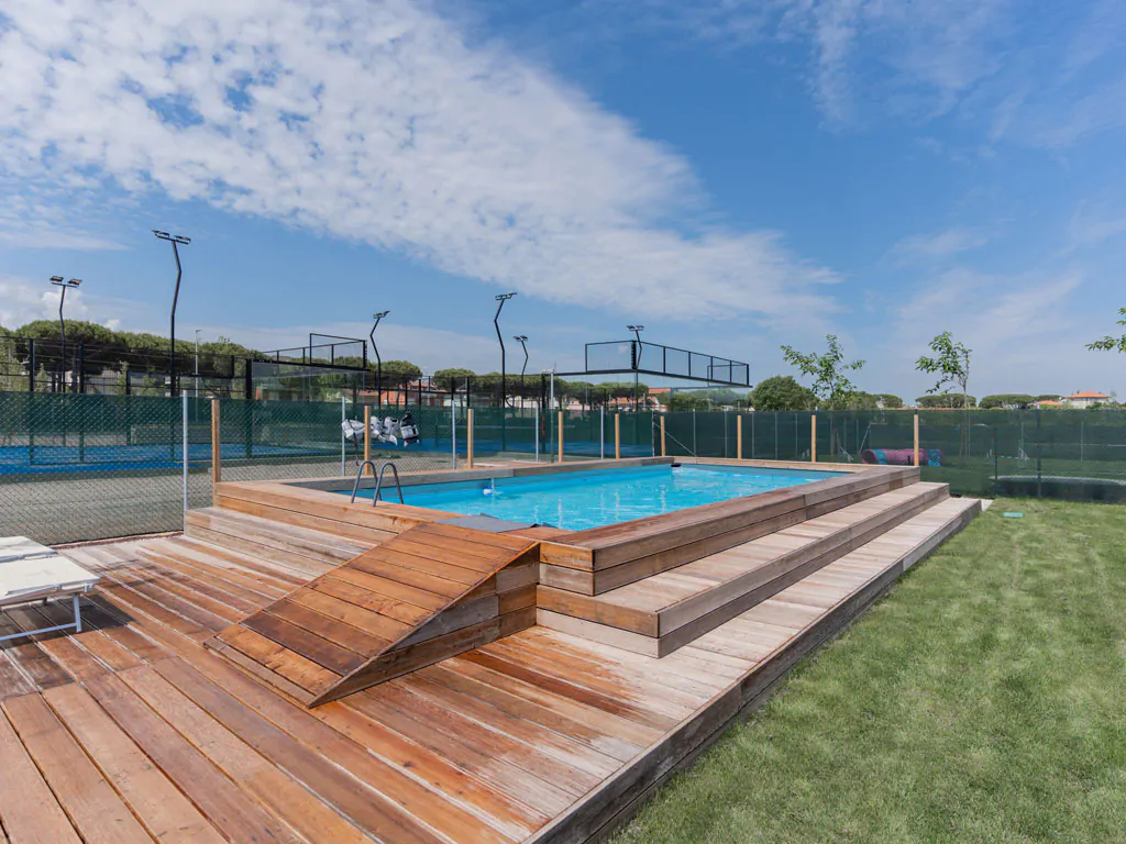 romagna-family-village-dog-pool