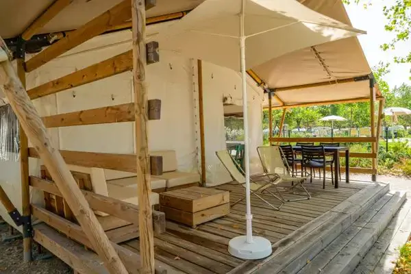 safari-luxe-tent-exterior