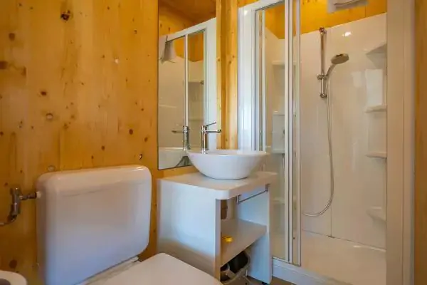 safari-luxe-tent-interior-bathroom