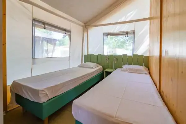 safari-luxe-tent-interior-bedroom-single-beds