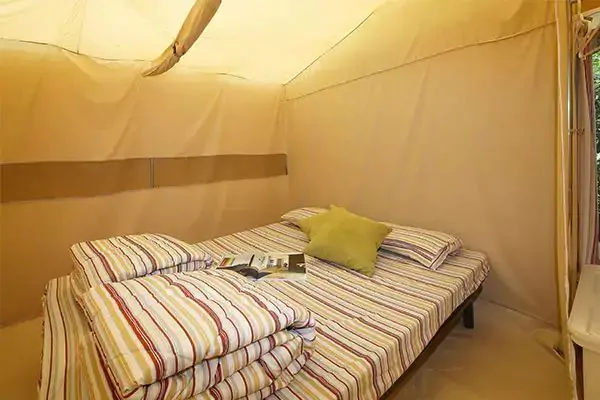 tente-bungalov-5-persons-interior-bedroom-2