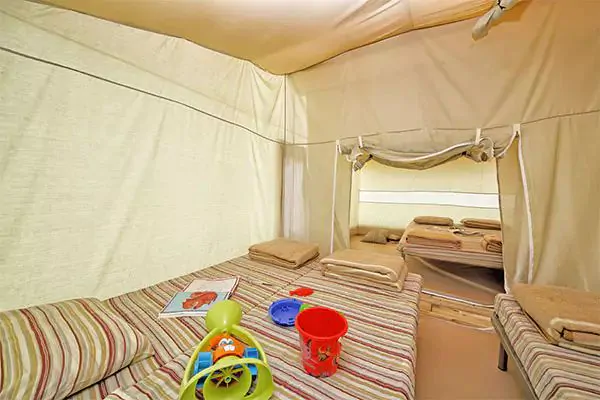 tente-bungalov-5-persons-interior-bedroom-ii