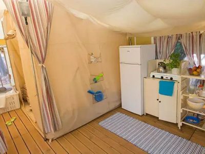 tente-bungalov-5-persons-interior-kitchen-i