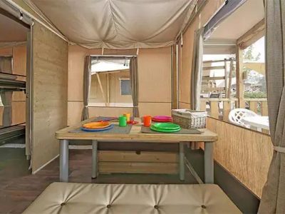 tente-nature-lodge-plus-interior-living-room-2