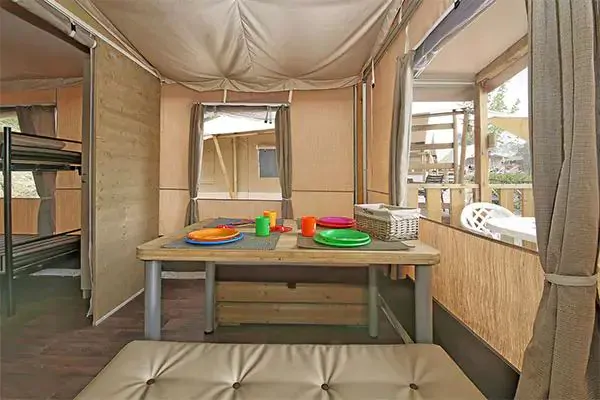 tente-nature-lodge-plus-interior-living-room