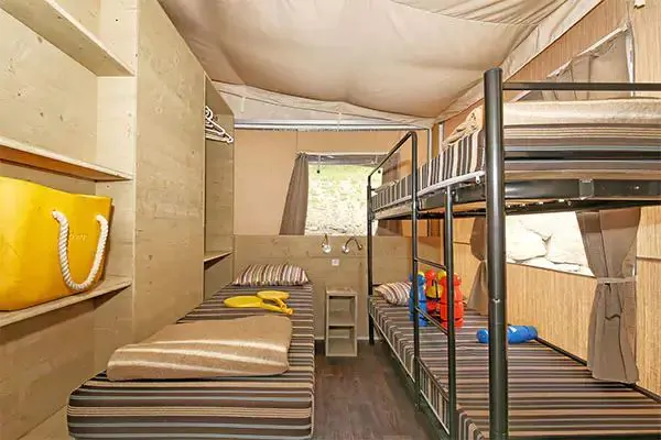 tente-nature-lodge-plus-interior-single-beds