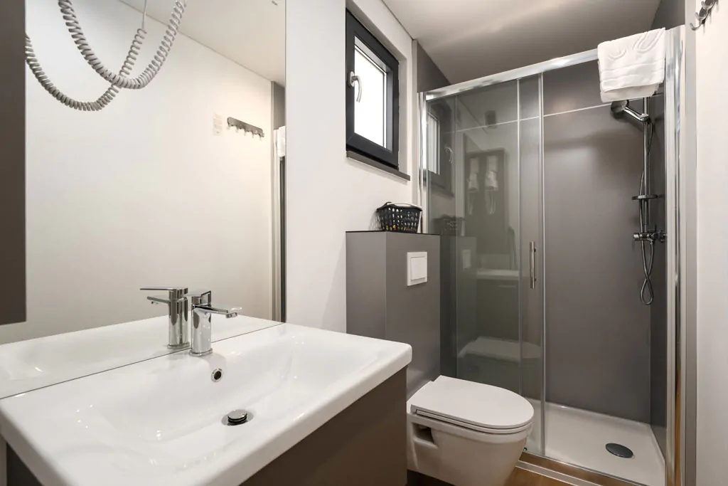 campsite-banki-green-istrian-village-mobile-home-interior-bathroom-3