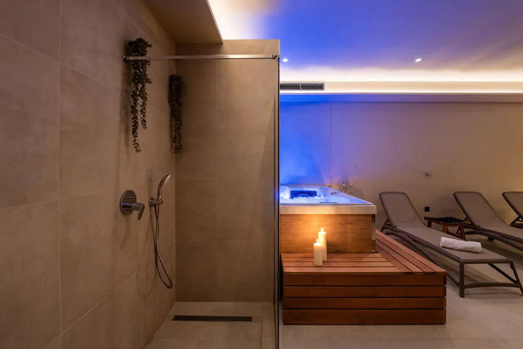 campsite-banki-green-istrian-village-wellness-and-spa-jacuzzi-showe-sunbeds