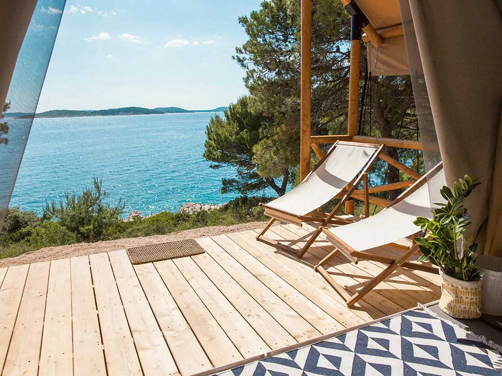 campsite-obonjan-forest-lodge-terrace-with-seaview-i