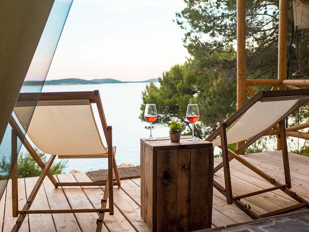 campsite-obonjan-forest-lodge-terrace-with-seaview