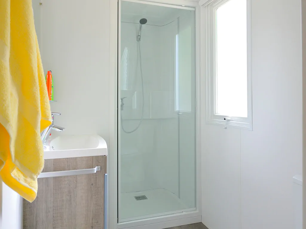 mobile-home-riviera-750-2-interior-bathroom-3