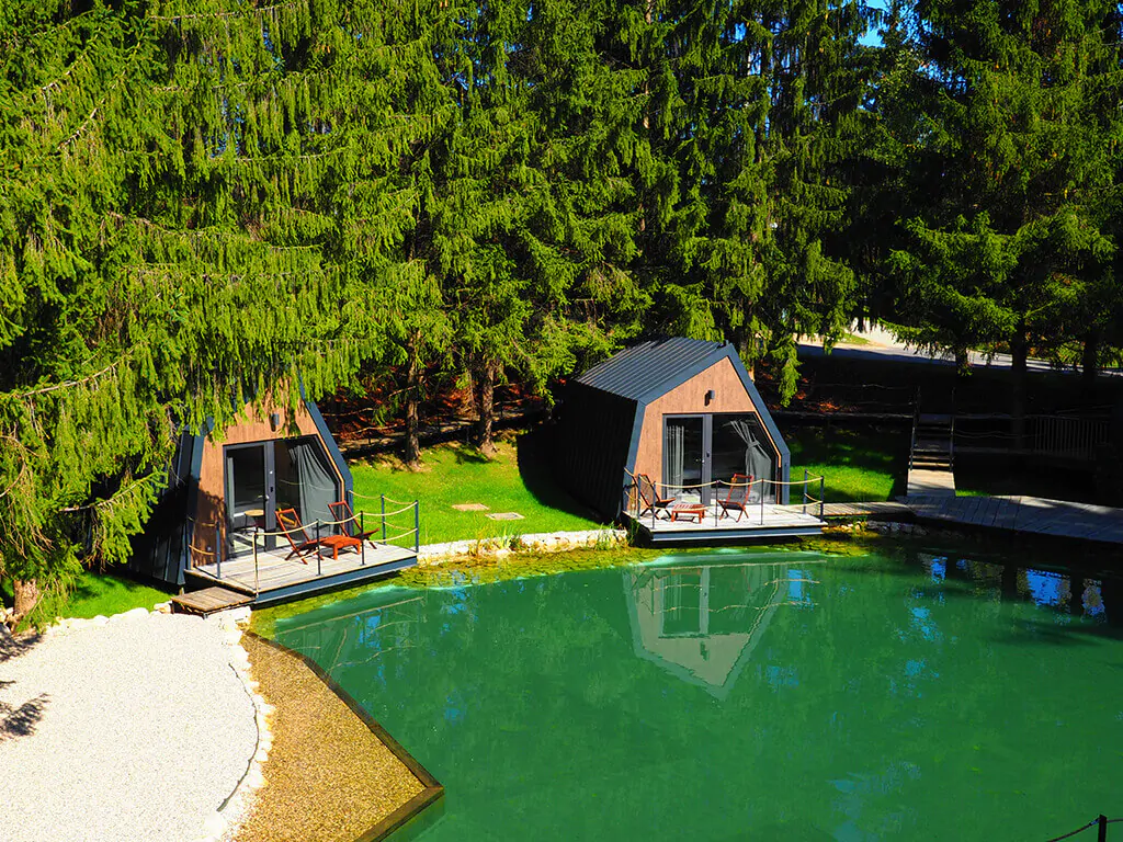 plitvice-holiday-resort-exterior-house-near-the-lake-glamping-x