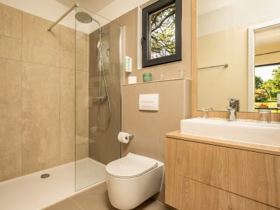 solaris-naturist-camping-mobile-home-plus-premium-interior-bathroom-scaled