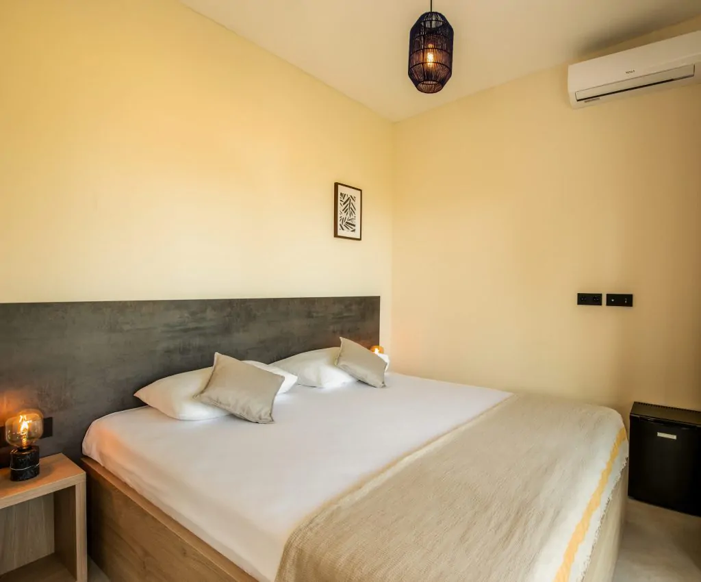 solaris-naturist-camping-mobile-home-plus-premium-interior-bedroom-double-bed-scaled