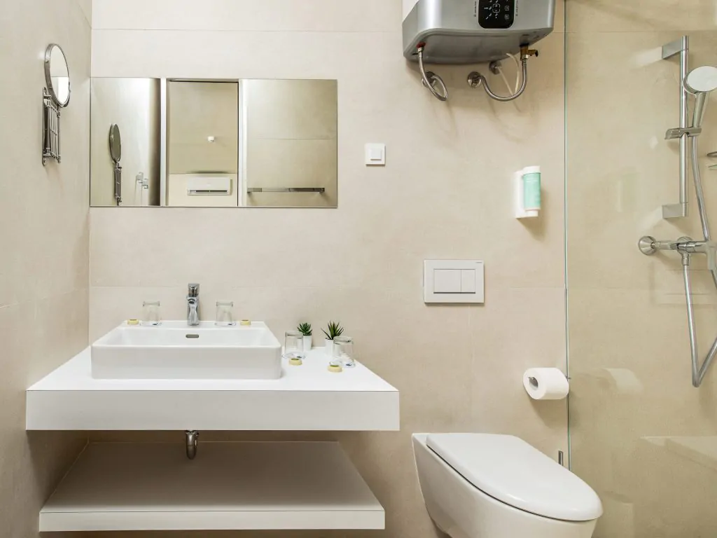 solaris-naturist-camping-resort-mobile-home-premium-interior-bathroom-scaled